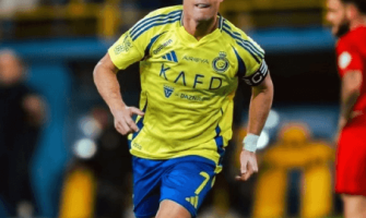 Cristiano Ronaldo renouvelle son contrat pour poursuivre une plus grande gloire dans sa carrière Cristiano Ronaldo renouvelle son contrat pour poursuivre une plus grande gloire dans sa carrière