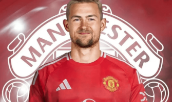 De Ligt et Mazraoui rejoignent Manchester United De Ligt et Mazraoui rejoignent Manchester United