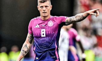 L'Allemagne devient la première équipe à accéder aux huitièmes de finale L'Allemagne devient la première équipe à accéder aux huitièmes de finale