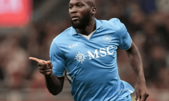 Naples a mis fin à sa séquence de cinq défaites consécutives contre l'AC Milan 2-0 Naples a mis fin à sa séquence de cinq défaites consécutives contre l'AC Milan 2-0