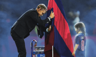 Conversation sur le terrain vert, l'amour paternel éternel d'Enrique Conversation sur le terrain vert, l'amour paternel éternel d'Enrique