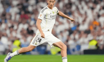 Dean Huijsen, le nouveau noyau défensif, a été la plus grande surprise du match d'ouverture du Real Madrid Dean Huijsen, le nouveau noyau défensif, a été la plus grande surprise du match d'ouverture du Real Madrid