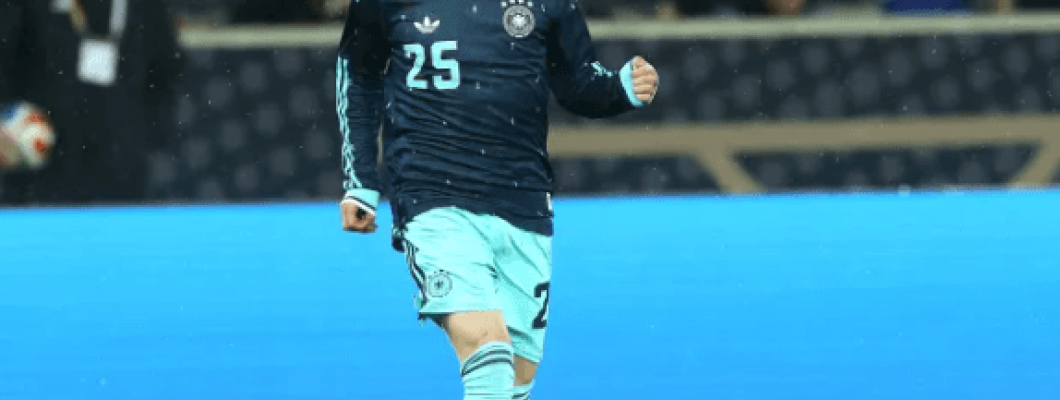 L'Allemagne se prépare pour la Coupe du Monde : le jeune prodige Karl fait ses débuts en sélection L'Allemagne se prépare pour la Coupe du Monde : le jeune prodige Karl fait ses débuts en sélection